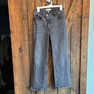Abercrombie & Fitch Women's  90s relaxed high rise size 4 short Jeans